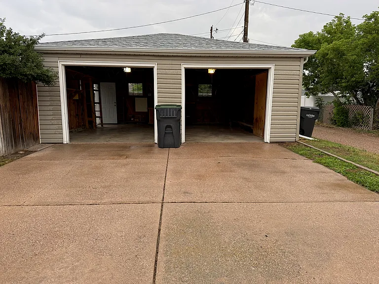 Driveway/Garage