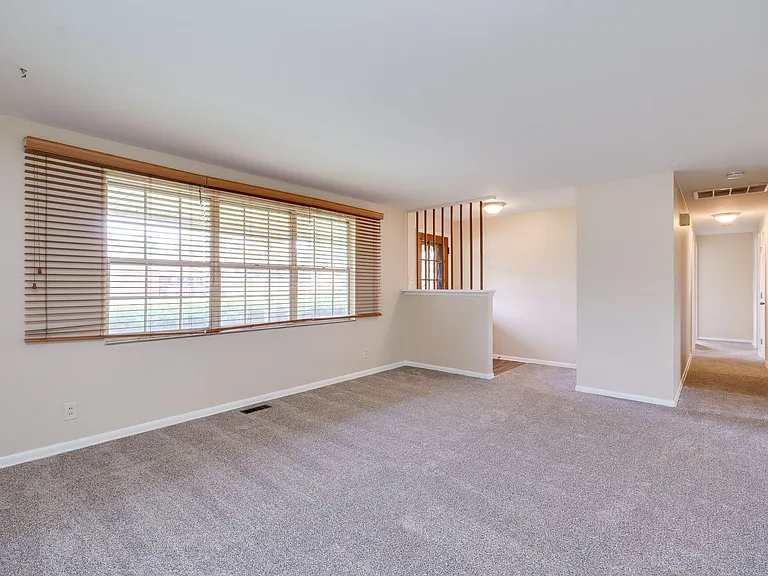 1210 Rona Parkway Dr — Photo 7