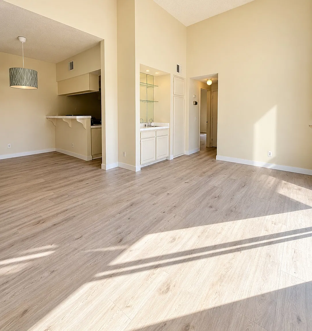 15045 Dickens St — Photo 4