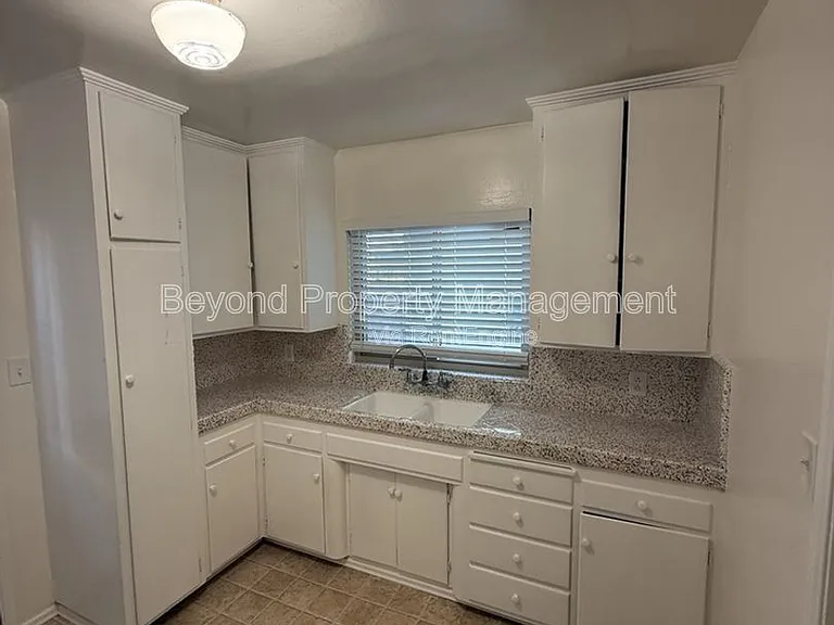 4439 Menlo Ave — Photo 6