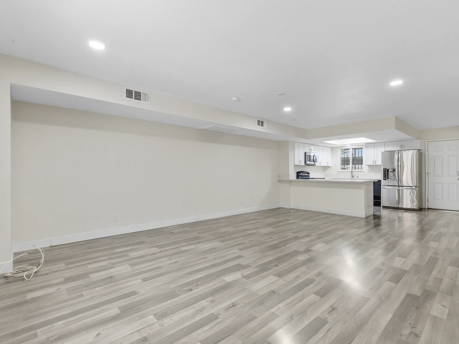 2 bed, 1.5 bath, 1254 sqft, $1,650 — Photo 4