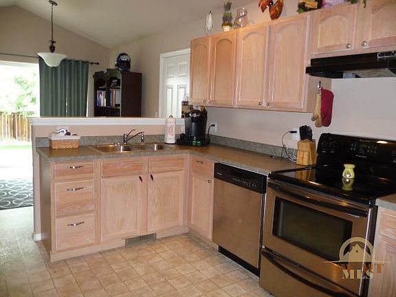 5th image of 809 N River Rock Dr
