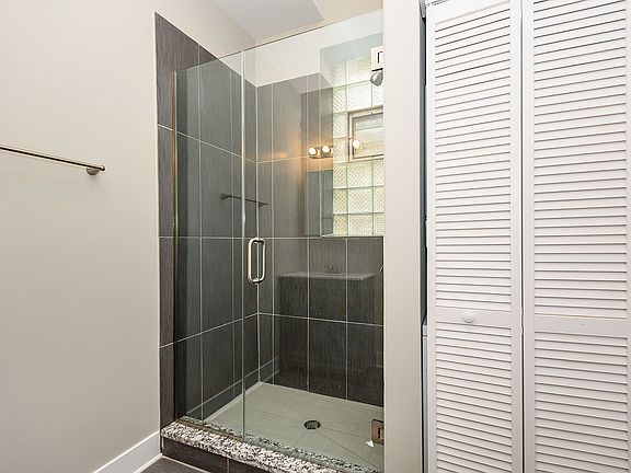 5th image of 2536 N Kimball Ave #103