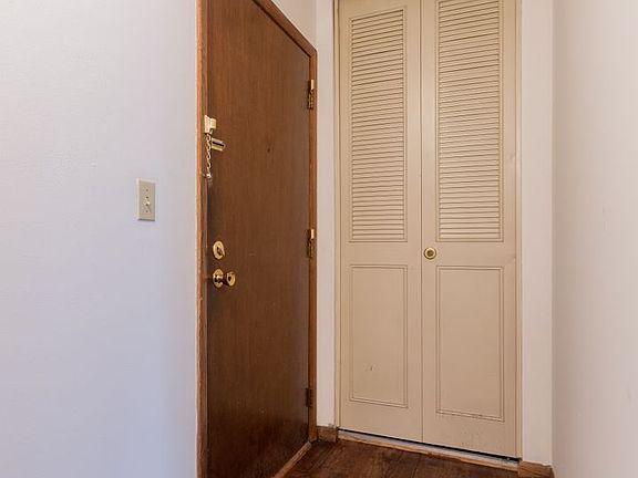 5th image of 3033 James Ave S APT 201