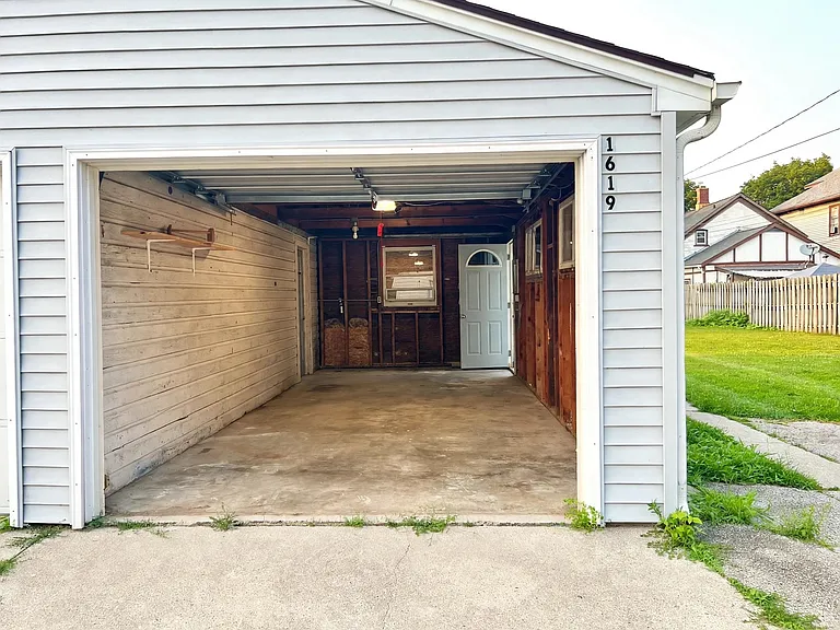 1619 Superior Ave — Photo 21
