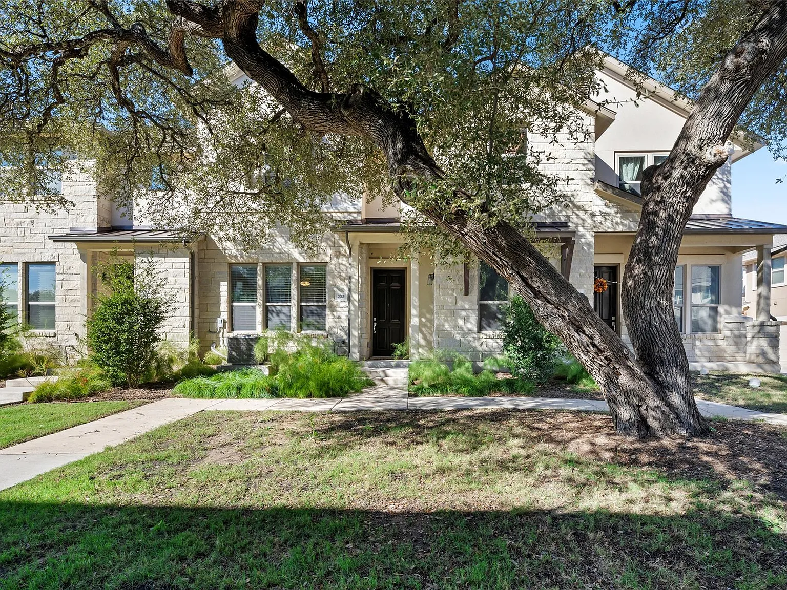 3 bed, 2.5 bath, 1701 sqft, $2,200 — Photo 3