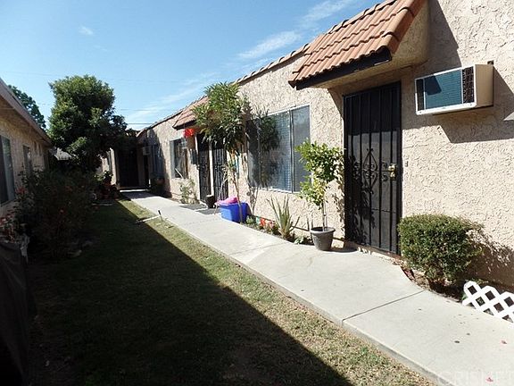 3rd image of 8411 Lindley Ave