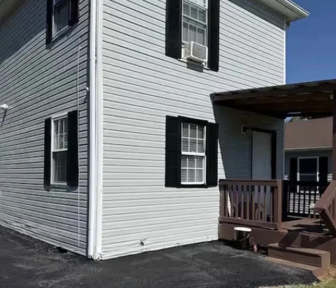 2 bed, $1,000 — Photo 1