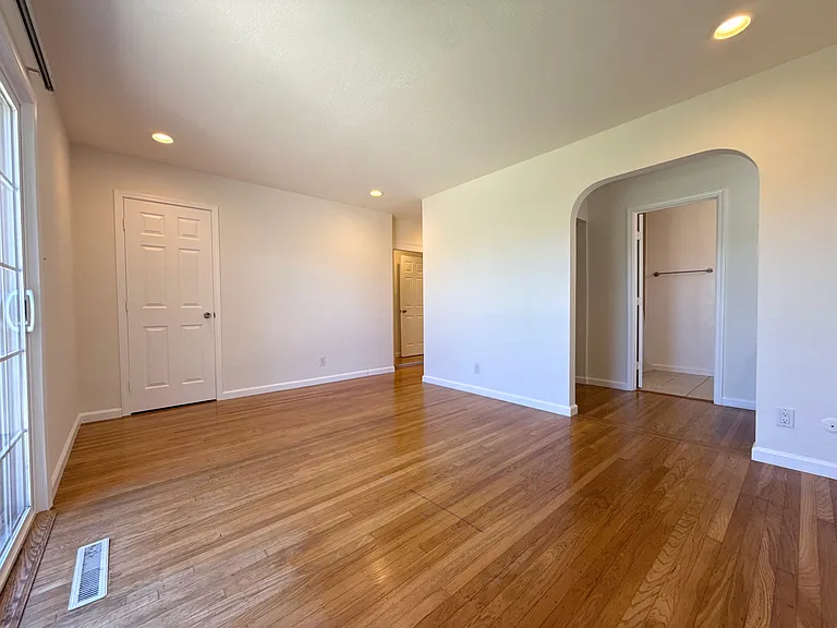 35930 Vinewood St — Photo 14