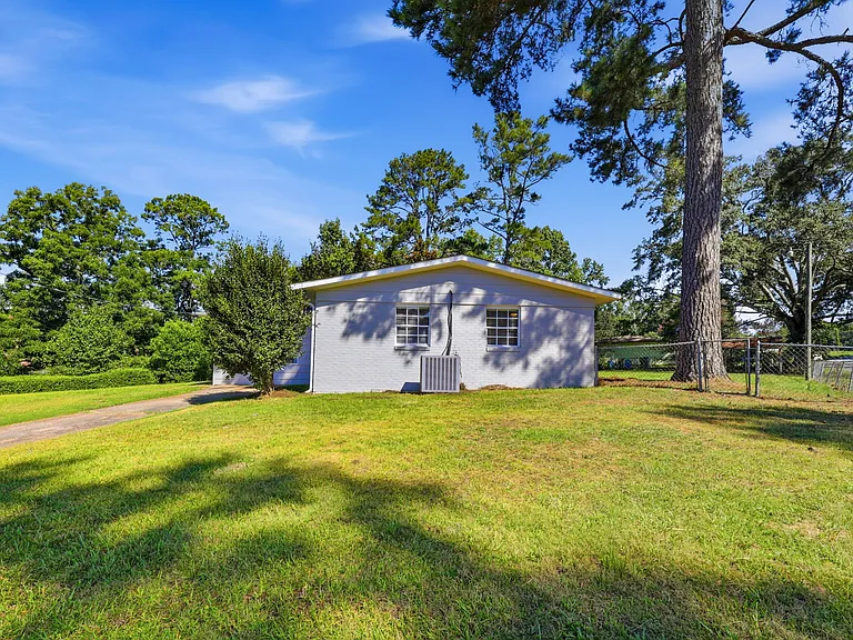 2 Mississippi Dr — Photo 17
