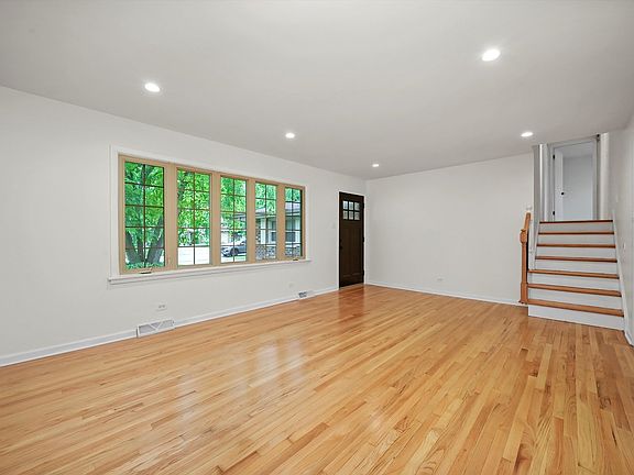 3rd image of 656 Bryn Mawr Ave