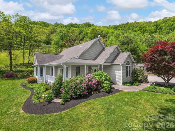 224 Hydrangea Dr, Waynesville, NC 28785