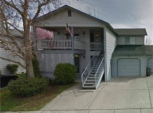 582 Village Dr, Central Pt, OR 97502