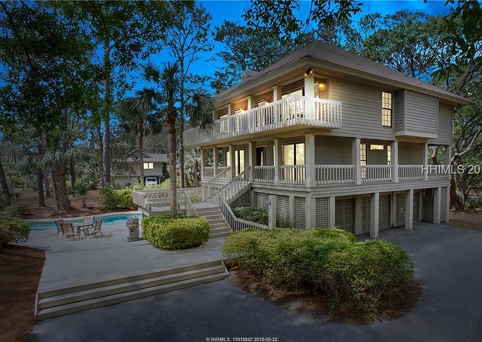 Second row from beach. Steps to the water.