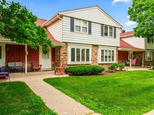 3119 W King Arthurs COURT, Greenfield, WI 53221