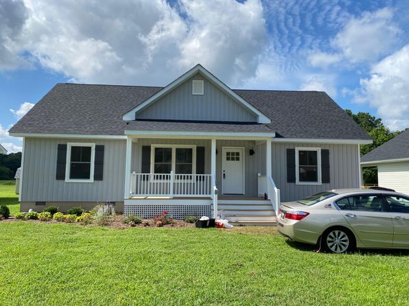 8 Johnson St, Onancock, VA 23417