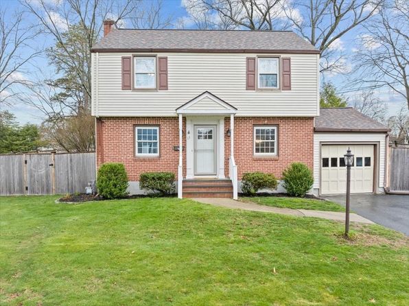 13 Greenwood Rd, Natick, MA 01760
