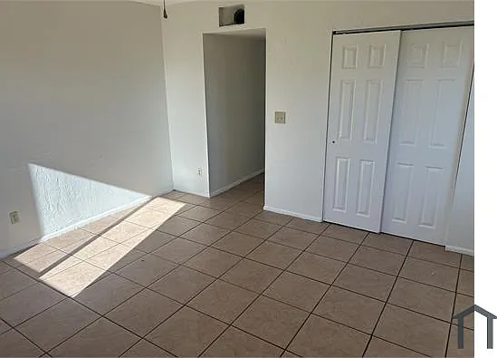 4 bed, 1358 sqft, $2,000 — Photo 4