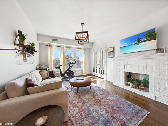 4th image of 727 W Buckingham Pl #6