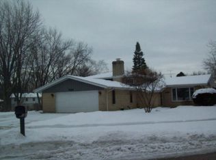 1255 Crestview Dr, Elgin, IL 60123