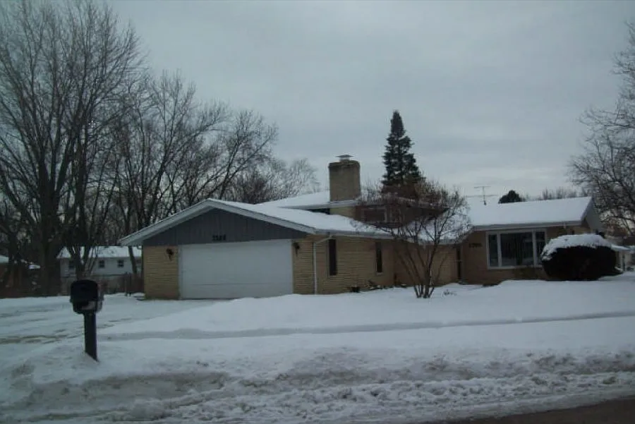 1255 Crestview Dr photo 1
