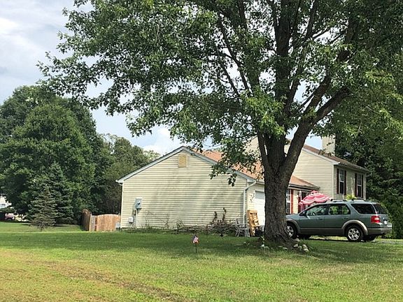 3rd image of 4 Deene Ct