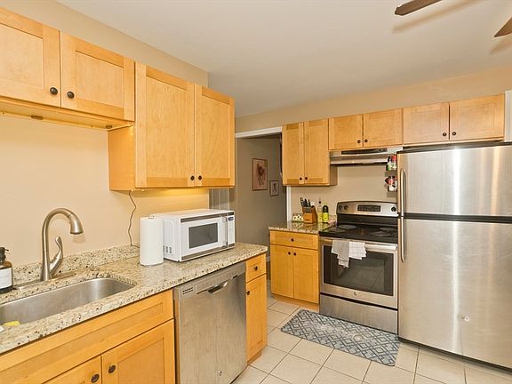 4th image of 6 Wright Ave