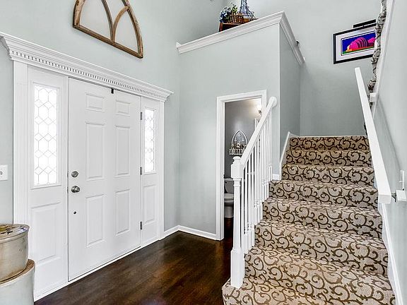 3rd image of 1563 Carriage Cir