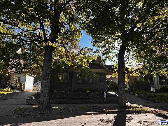 3rd image of 220 Barton Ave