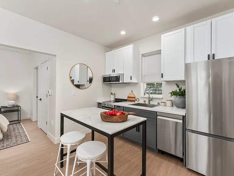 1221 C St — Photo 11