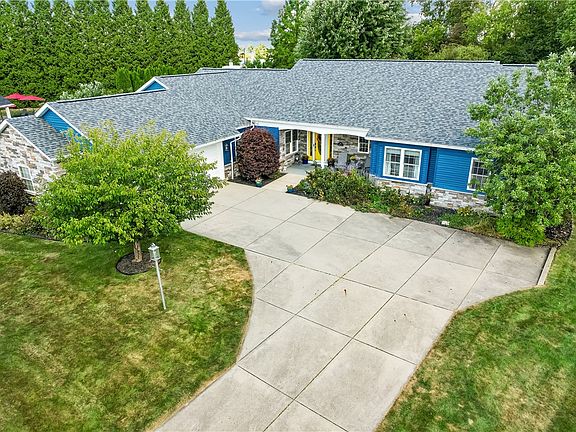 2nd image of 208 Camelot Dr