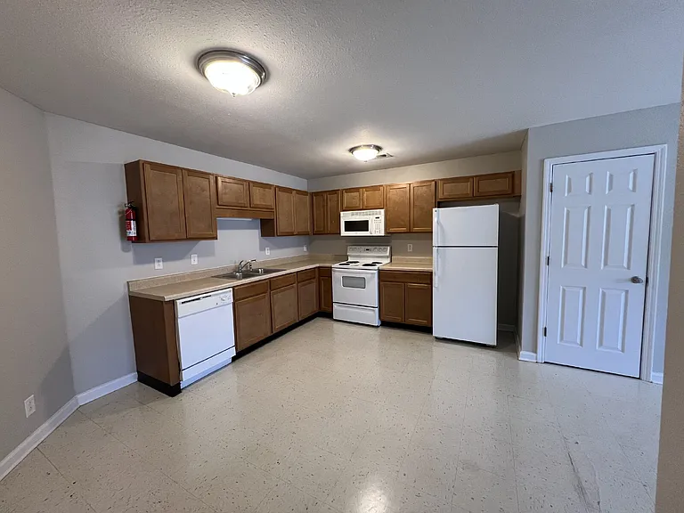 9101 Pembroke Oak Grove Rd #3E — Photo 7