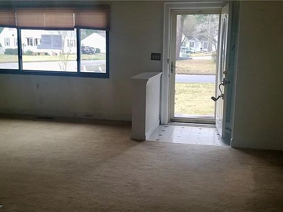 3rd image of 3806 Caroline Ave