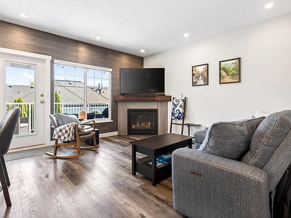 3rd image of 1751 Paddock Dr #21