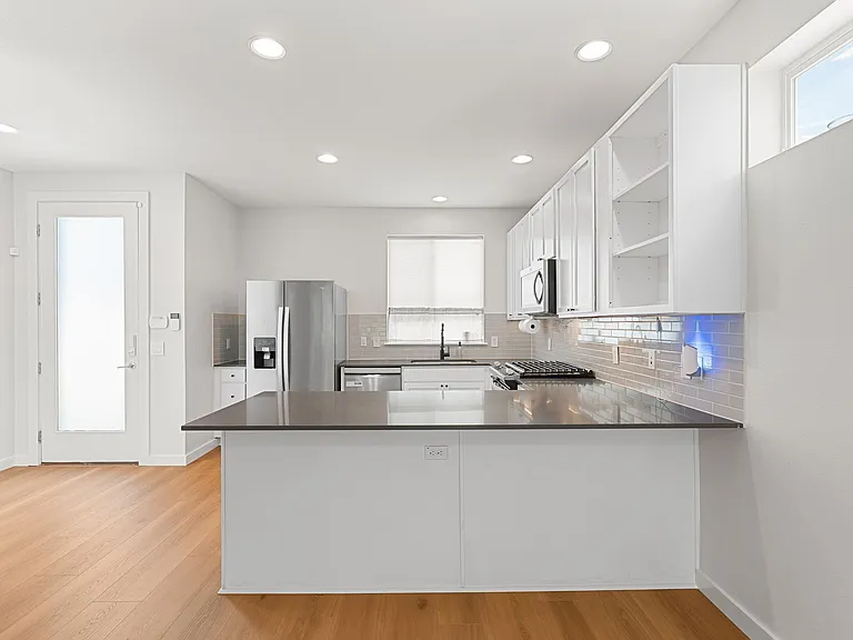 705 N Bluff Dr #6 — Photo 19