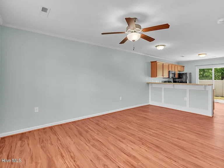 409 Sullivan Loop Rd — Photo 2