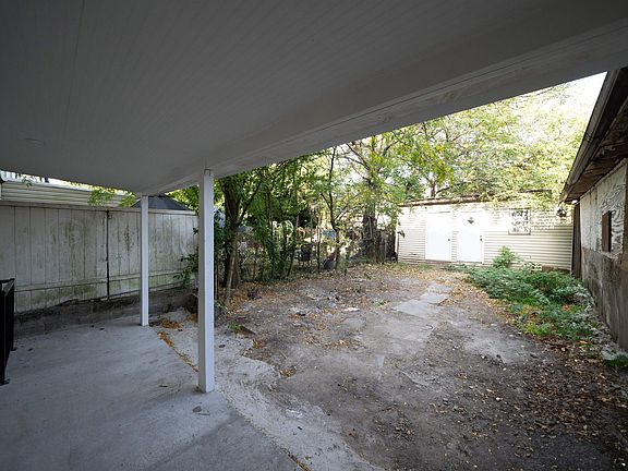 4th image of 171 Van Horne St #1A