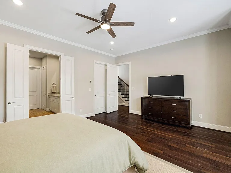 1519 Birdsall St — Photo 15