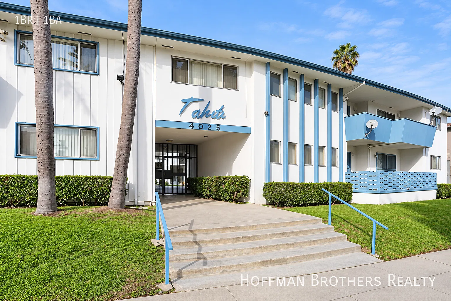 Updated 1 Bedroom With Stone Counters, Stainless Steel Appliances & On-Site Laundry! — Photo 3