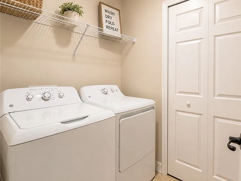 4035 SW 8th Pl #101 — Photo 13