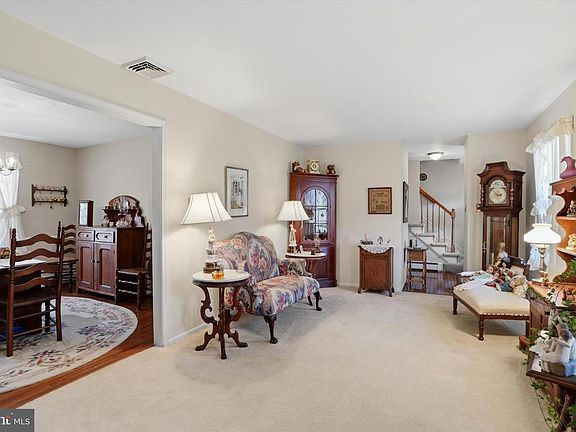 5th image of 863 Hunters Run Rd