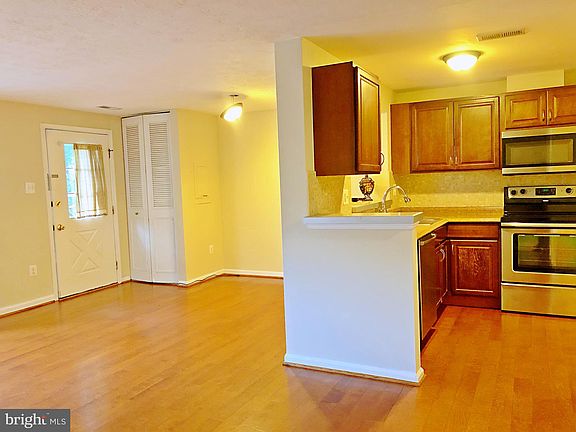 5th image of 427 Palmspring Dr