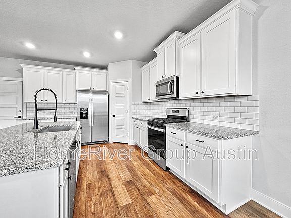 5th image of 109 Skyflower Ln
