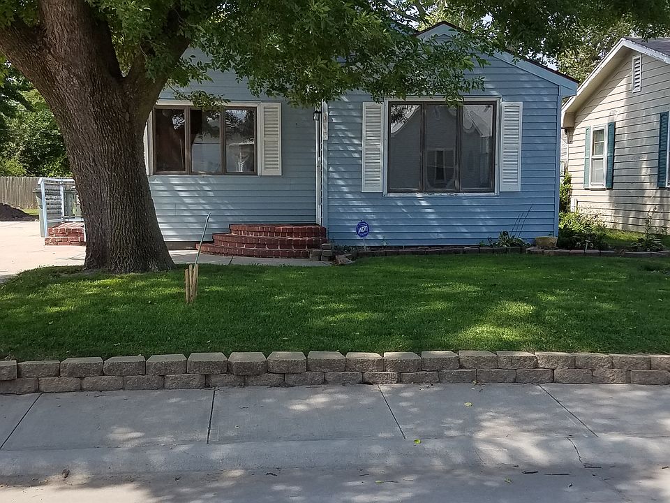 Front view of home.