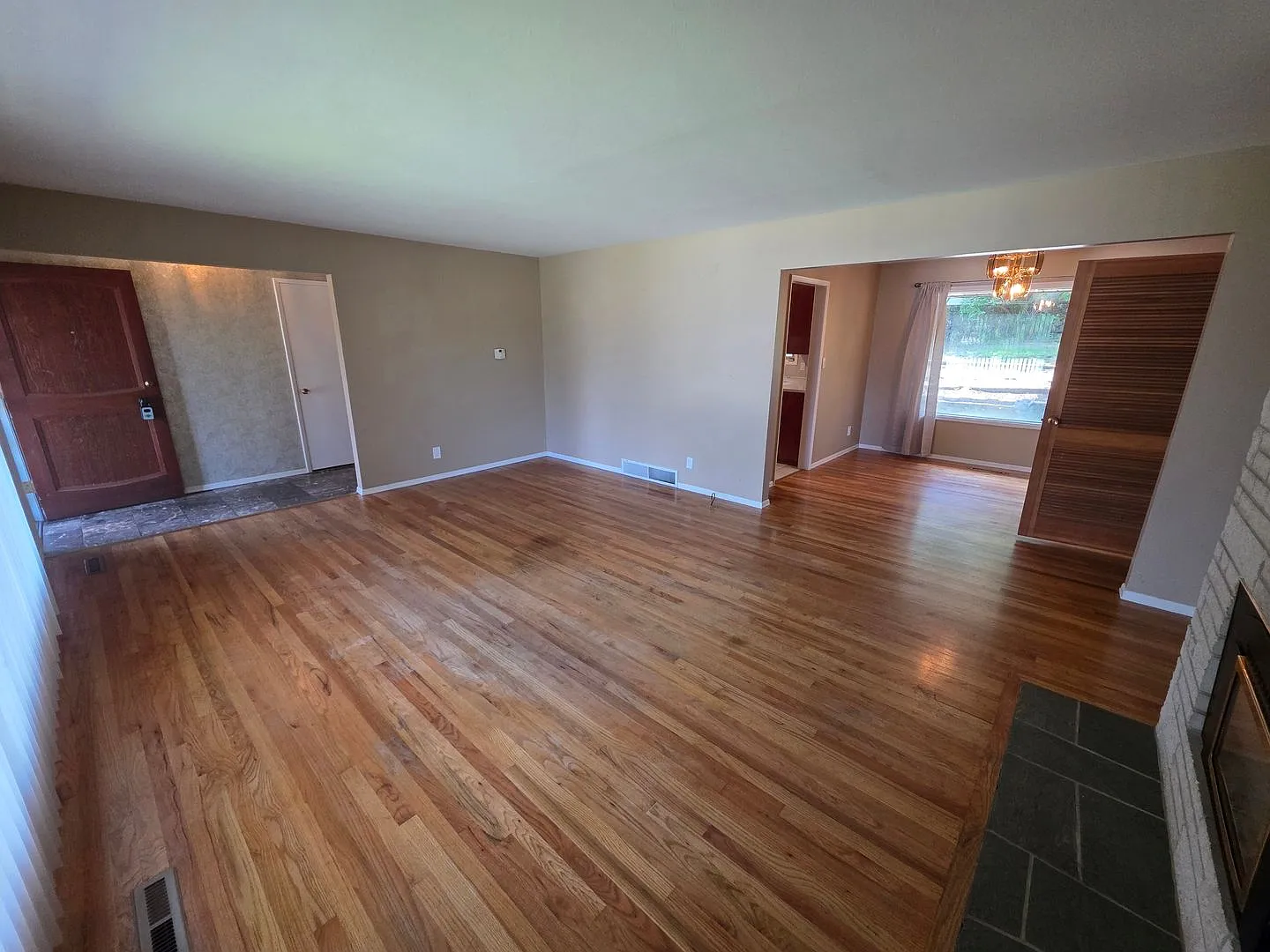 Wonderful Home on the south hill — Photo 3