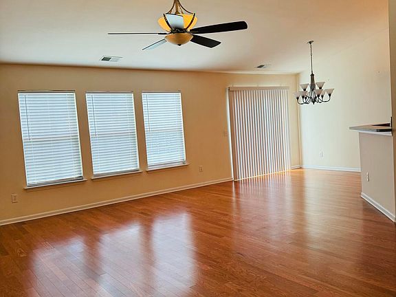 4th image of 3382 Middlesboro Ave