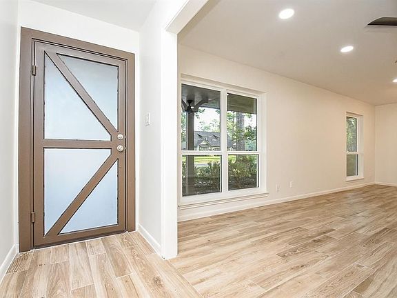 3rd image of 1010 Woodchurch Ln