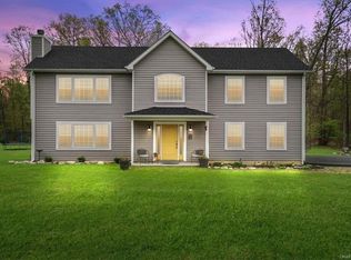 102 Holloran Rd, New Windsor, NY 12553