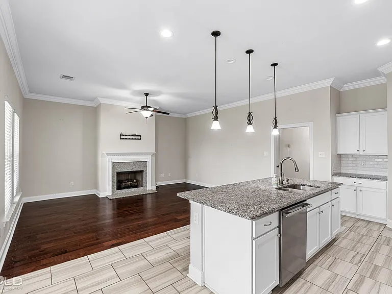 1943 Valdemar Pl — Photo 17