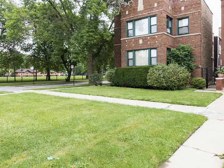 7201 S Calumet — Photo 7